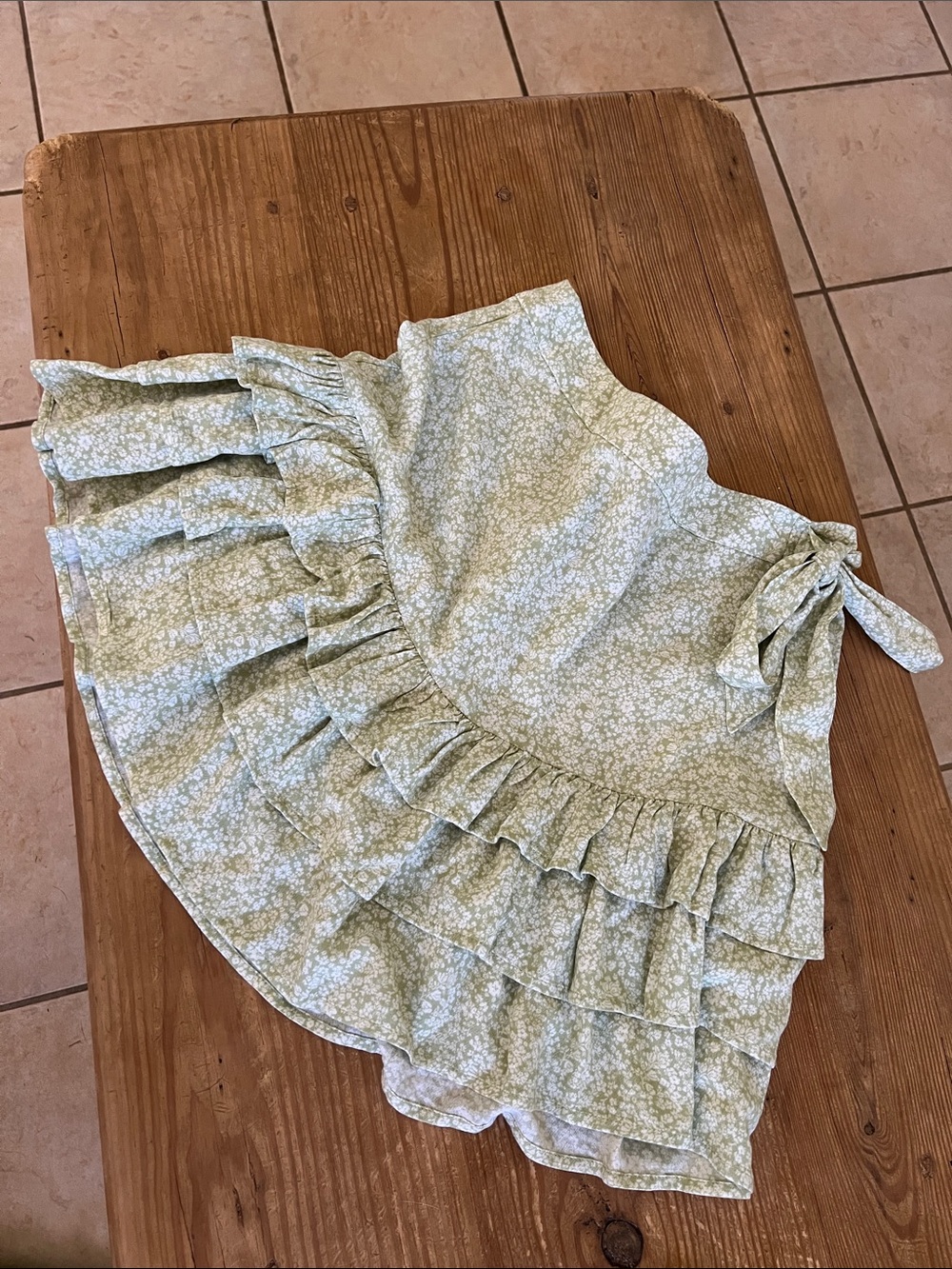 NWT Forever 21 mini Floral Ruffle Tie-Side Skirt in Light Green